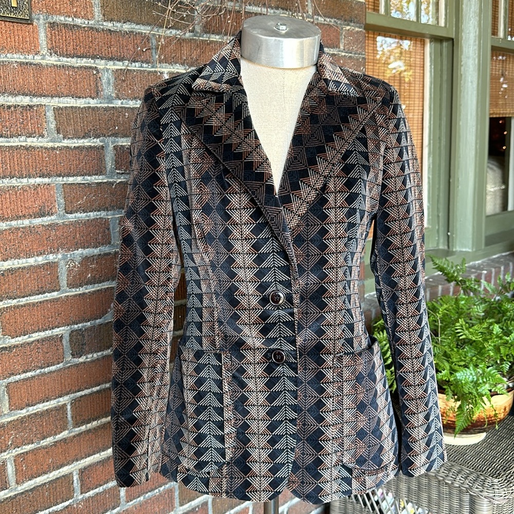 Vintage Focus black velvet academia blazer w/earth tone geometric pattern.Sz S-7